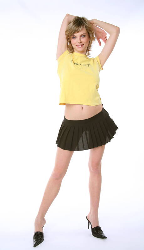 iStripper offers a free xxx photo gallery with Maggie exhibit hot body