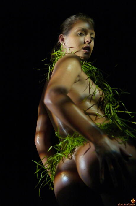 Louis De Mirabert pleased to share with you a free picture gallery with Hannah has a superb body