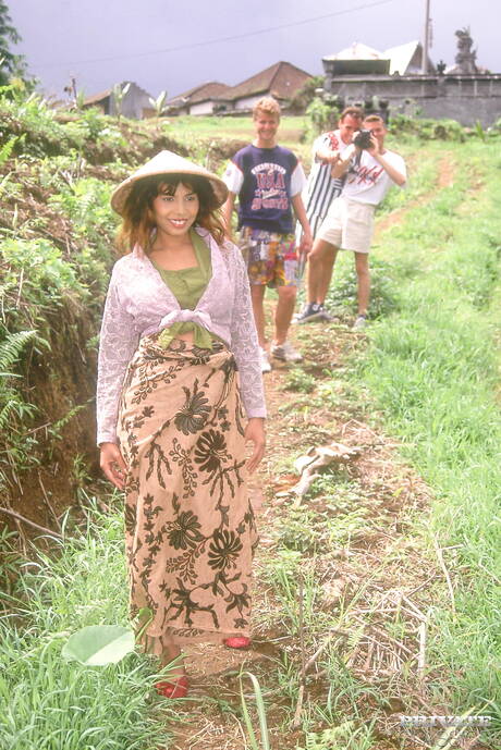 Private Classics are proud to present you with a free pictures featuring Su Ann in porn scene filled with a lot of dicks