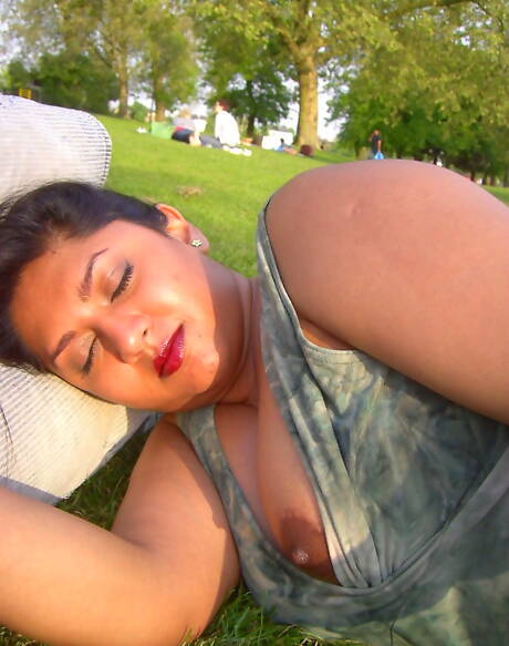 Fuck My Indian GF offers a free xxx photo gallery with Indian Babe in sex scene with boy