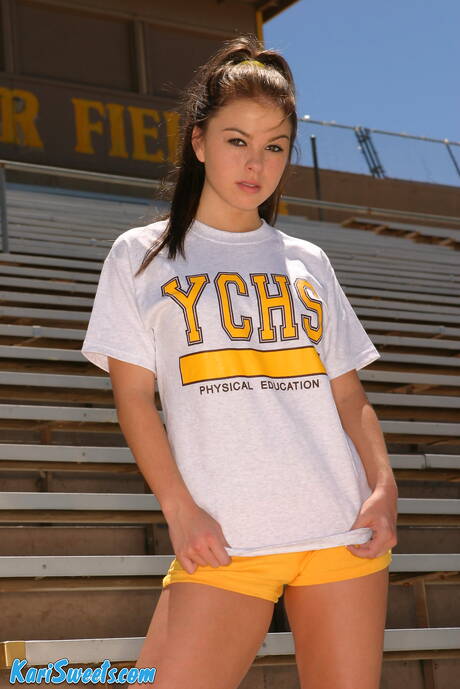 Kari Sweets invites you to browse their xxx photos with Kari Sweets has a nice body