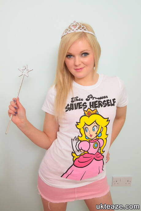 UK Teaze invite you to explore xxx pictures featuring Jessica unveiling sexy form